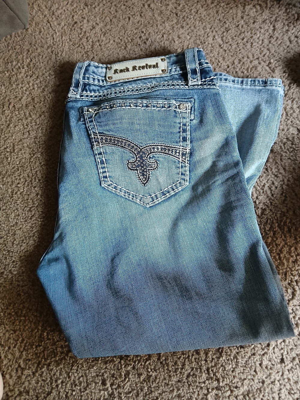 Rock Revival Women's Light Blue Embroidered Pocket Capri Jeans Size 34